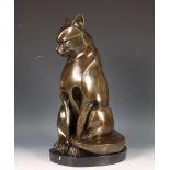 Gebronsd metalen sculptuur van gestileerde kat, naar Francois Pompon, 20e eeuw.