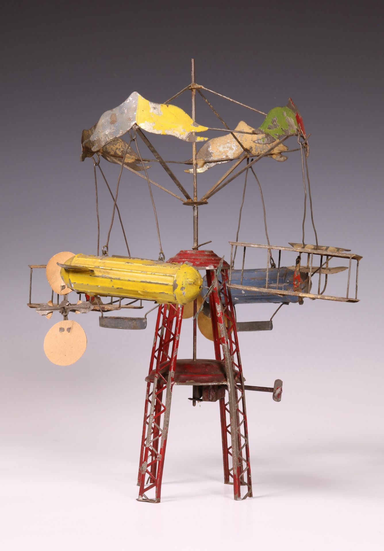 Duitsland, carrousel met vliegmachines, ca. 1900