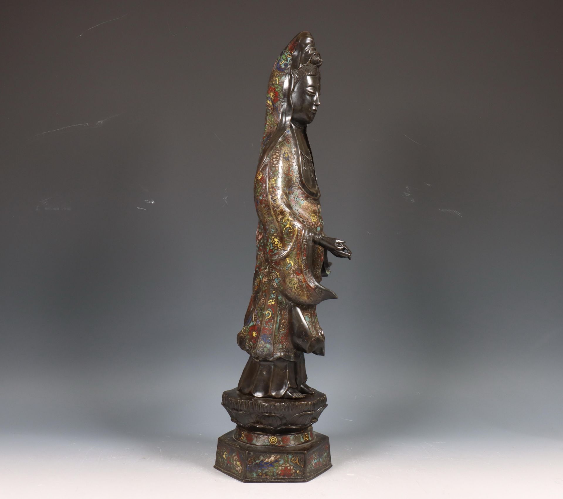 China,bronzen-cloissone Guanyin, 20e eeuw - Image 3 of 4