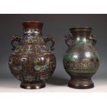 China, twee cloisonne bronzen vazen, ca. 1900,
