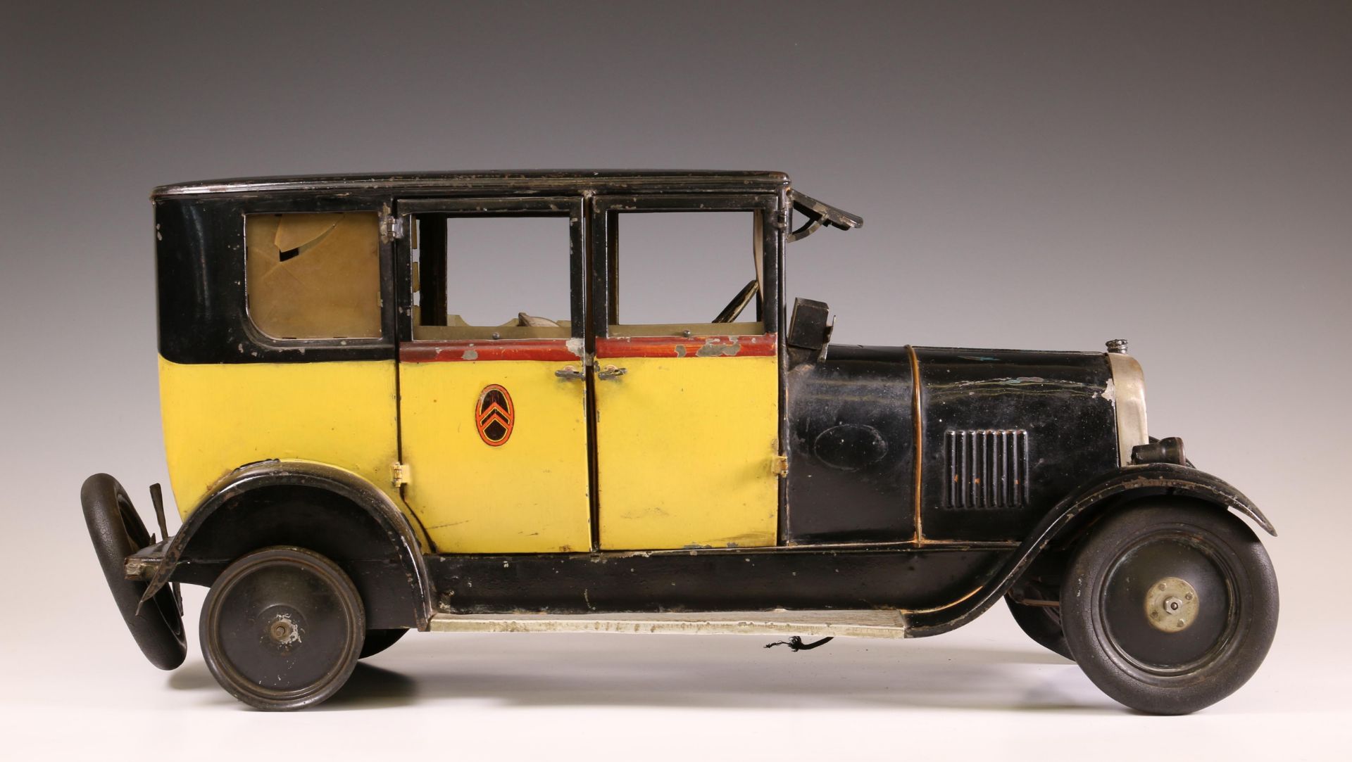 André Citroën, zwart gele sadan taxi, ca. 1920i - Image 10 of 11