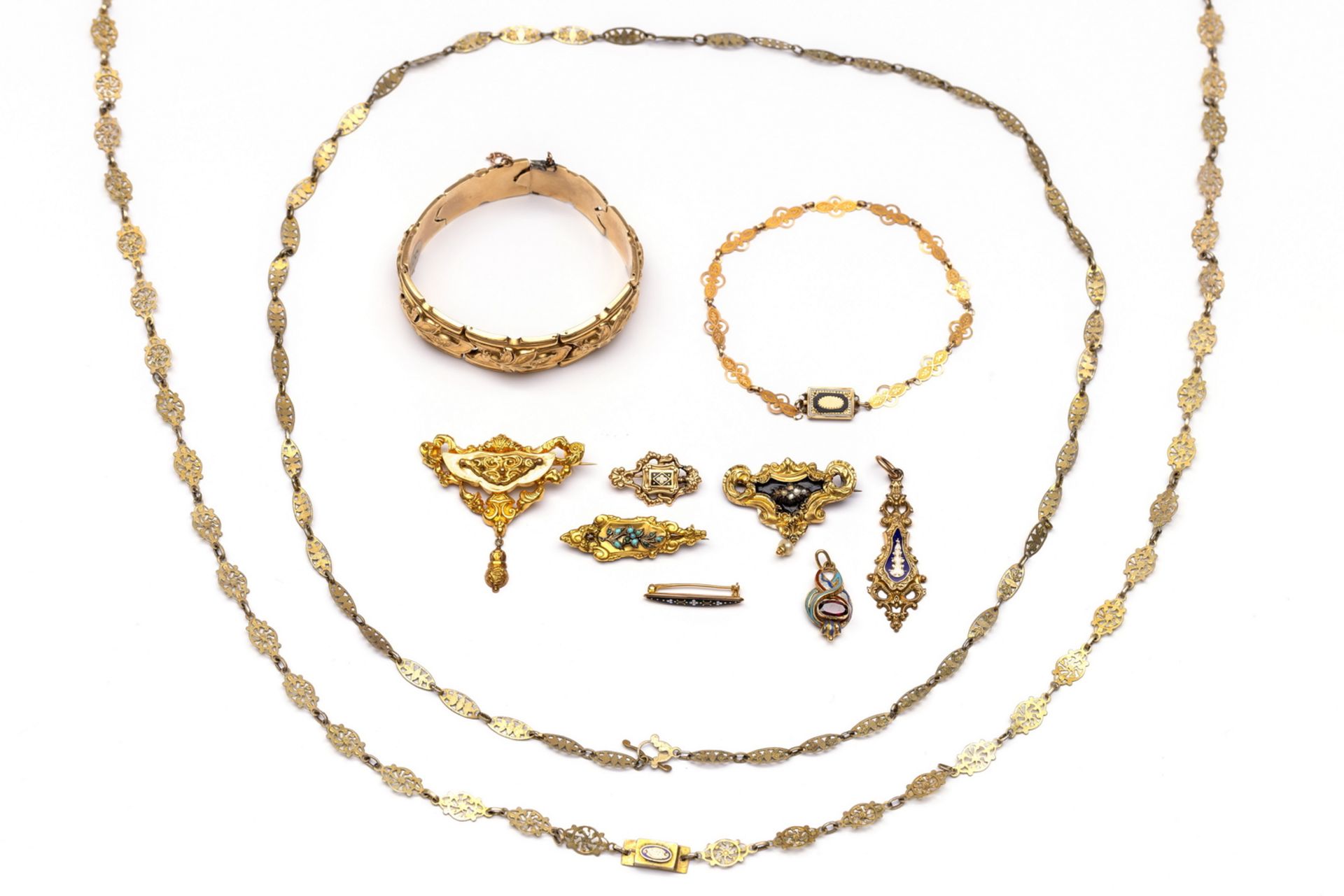 Een collectie gouden biedermeier juwelen,