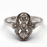 14 kt. Witgouden prinsessen ring in Art Deco stijl.