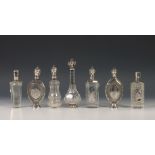 Collectie van zeven kristallen parfumflacons met zilveren monteringen, 19e eeuw,