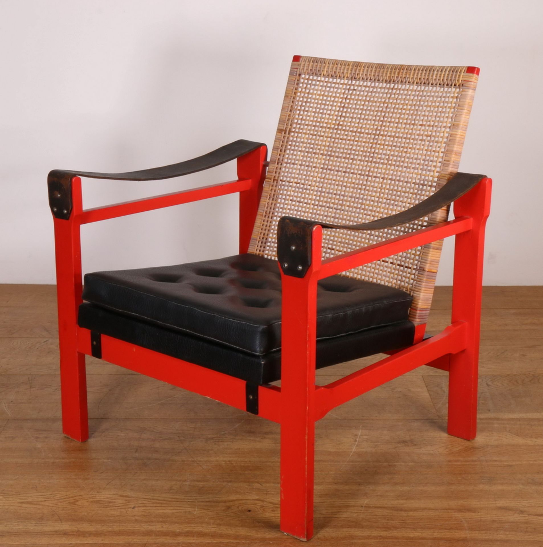 Rood gelakt houten fauteuil