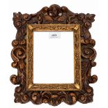 Italië, Florence, rechthoekig spiegeltje in rijk gestoken notenhouten lijst, 19e eeuw,