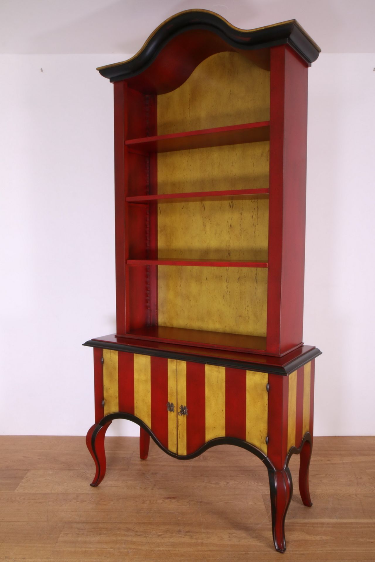 Paar rood-geel gelakt houten boekenkasten, fabrikaat Roche Bobois, - Image 2 of 4