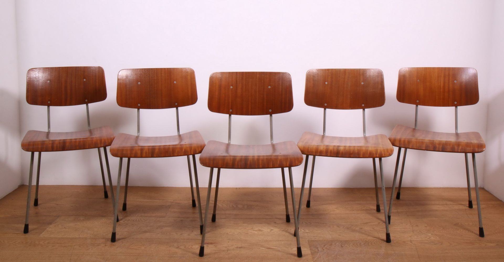 A.R. Cordemeyer voor Gispen, set van vijf 1262 stoelen, ontwerp 1959, - Image 2 of 2