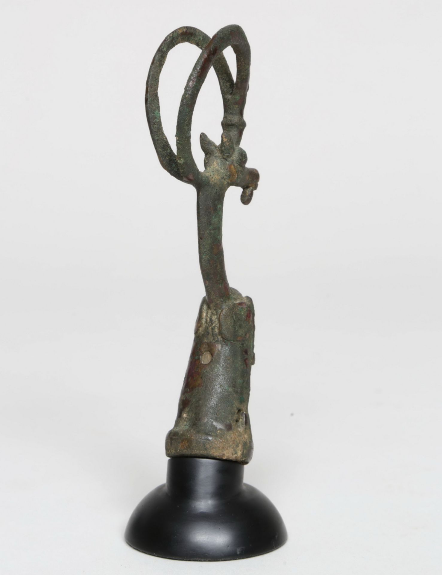 Luristan, bronze handle depicting a dear head, 1000-700 BC. - Image 3 of 3