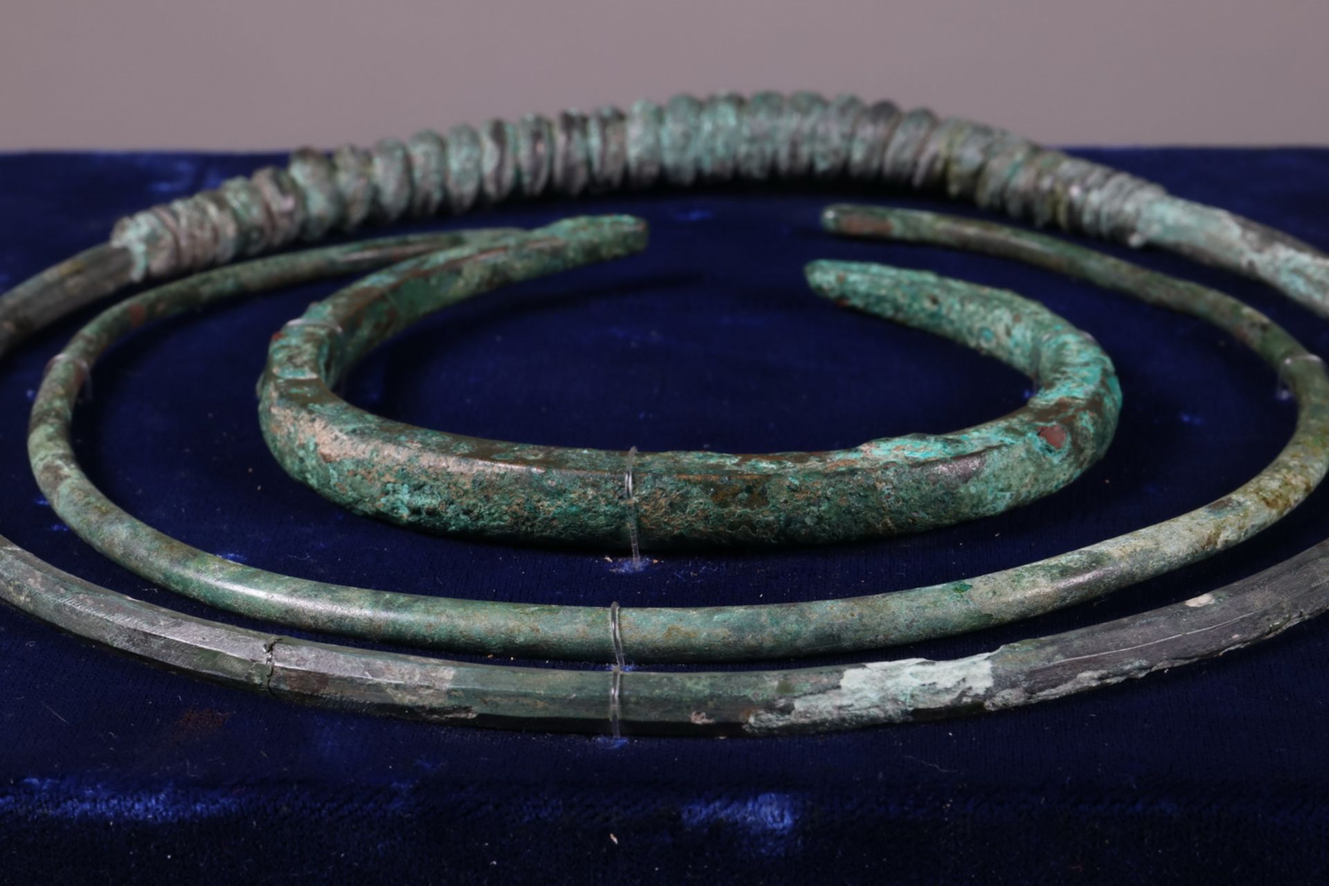 Two Western Europe bronze necklaces and an armband, Bronze Age, - Image 7 of 8