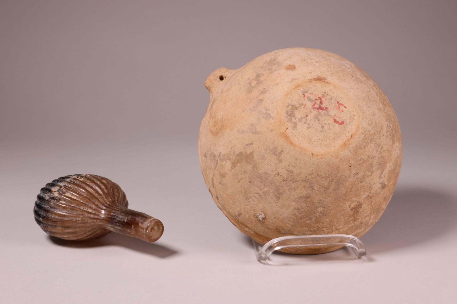 An antique terracotta bowl, possibly Roman and an antique glass flacon - Image 4 of 4
