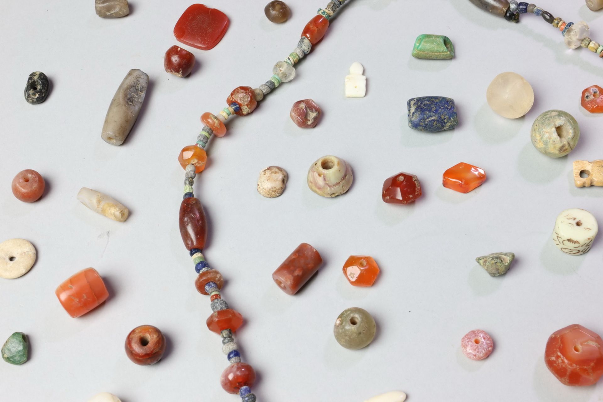 Collection of antique beads, agate, glass, amber and other. - Image 5 of 7