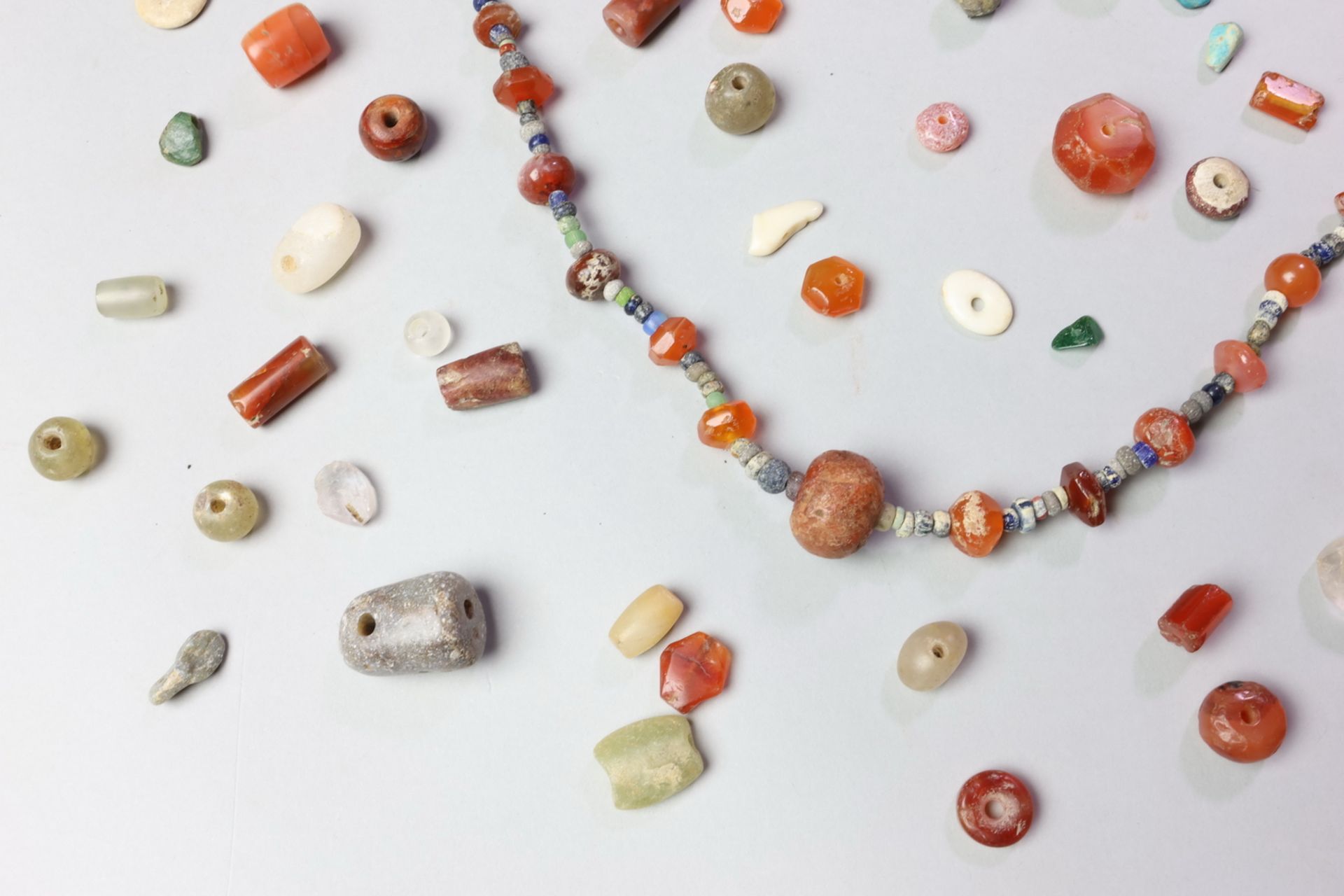 Collection of antique beads, agate, glass, amber and other. - Image 4 of 7