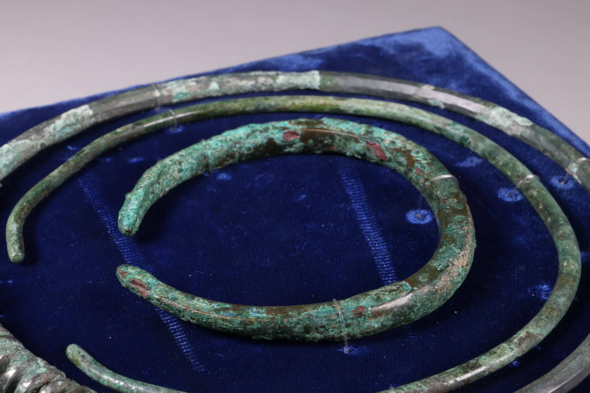 Two Western Europe bronze necklaces and an armband, Bronze Age, - Image 2 of 8