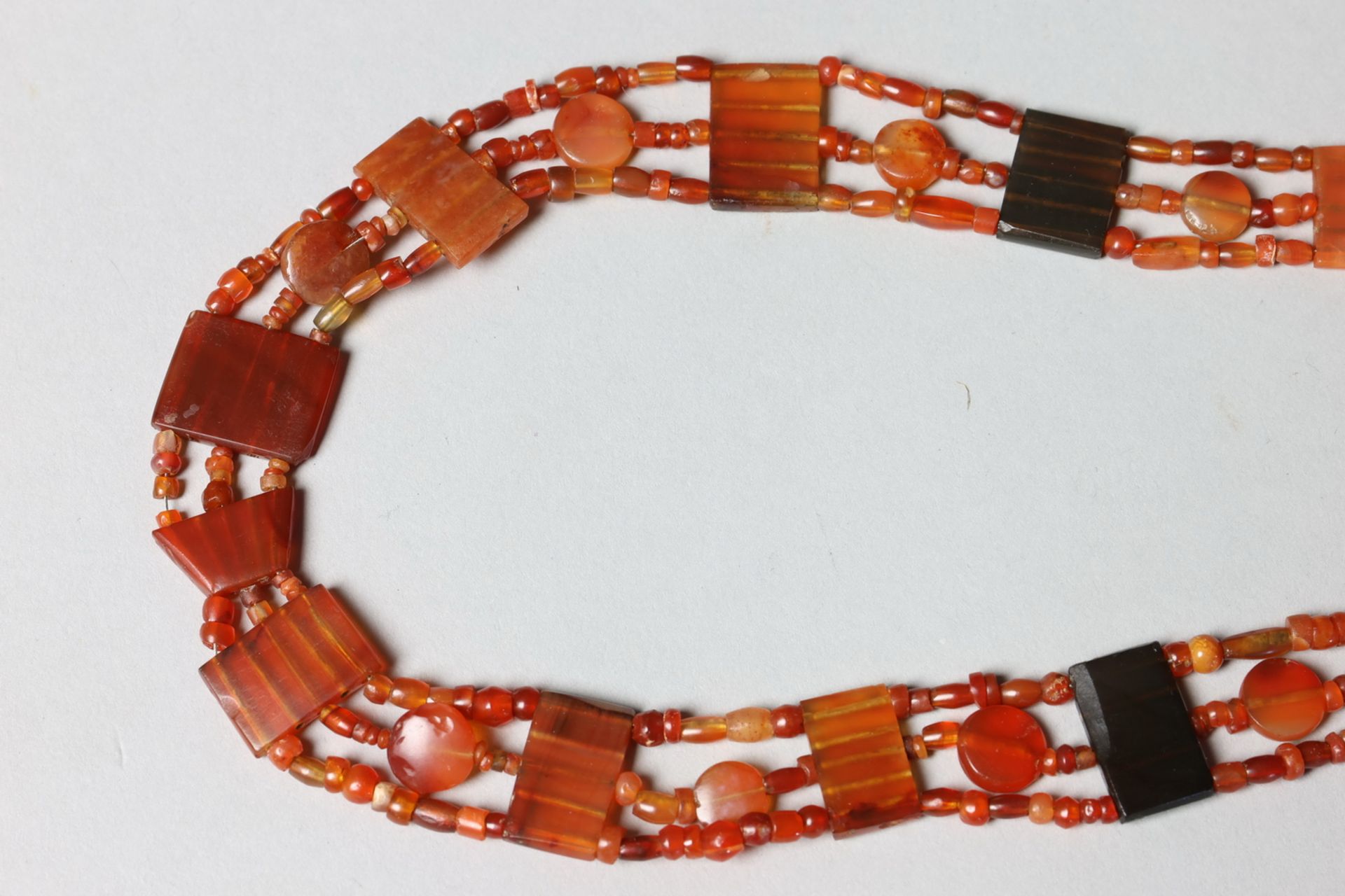 Bactria, a necklace with agate beads, 3rd Mill BC. - Bild 5 aus 6