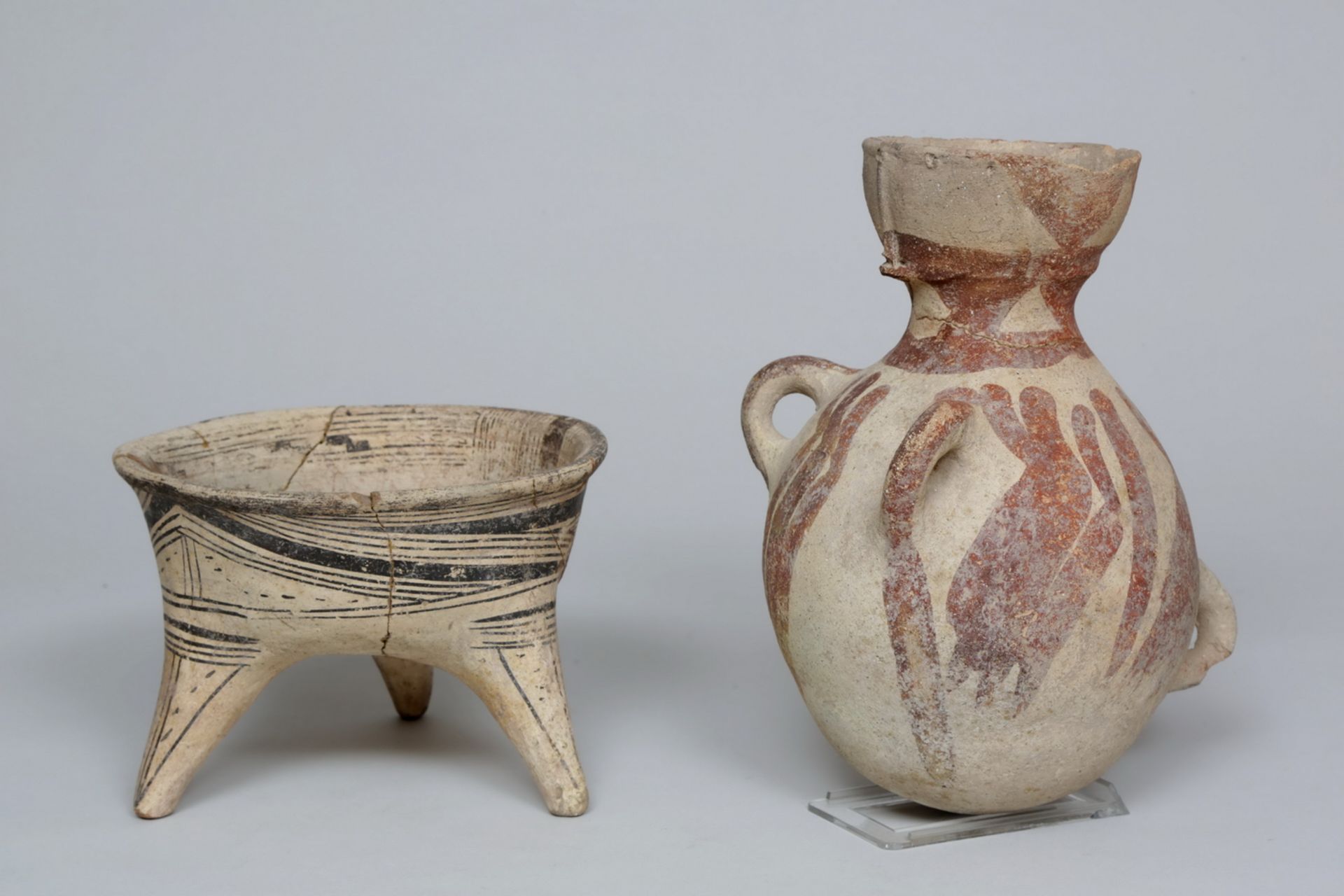 Mexico, North Guerrero, San Jeronimo, figure pot, 300 BC - 100 AD and Mexico, Mezcala, a pot on thre - Bild 2 aus 4