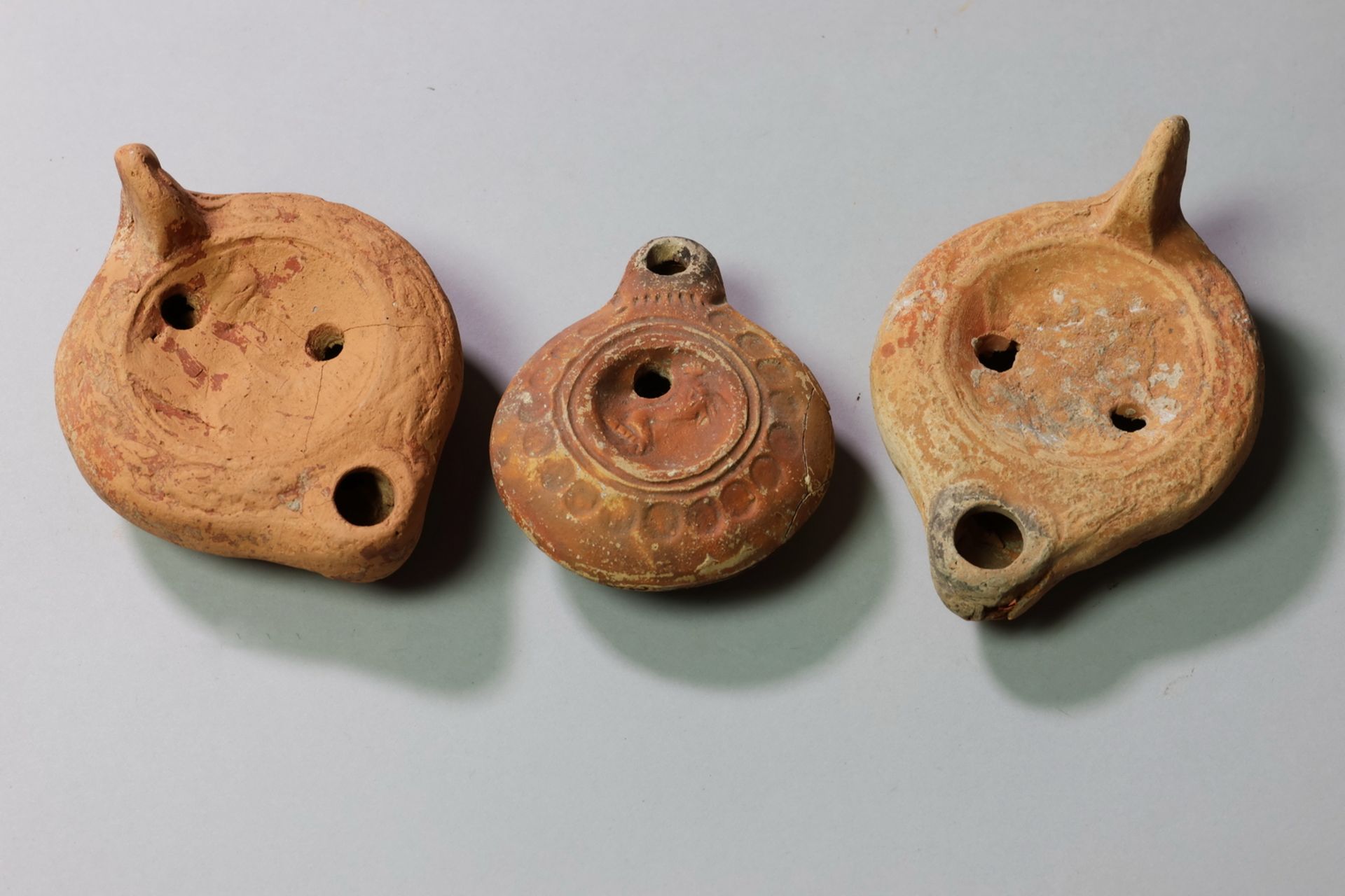 Nine Roman oil lamps, 3rd century AD. - Image 4 of 5