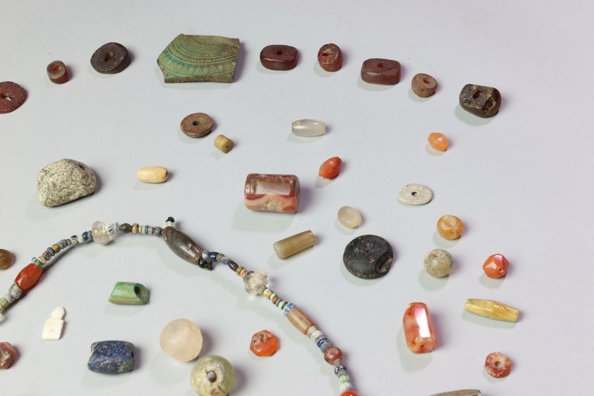 Collection of antique beads, agate, glass, amber and other. - Image 7 of 7