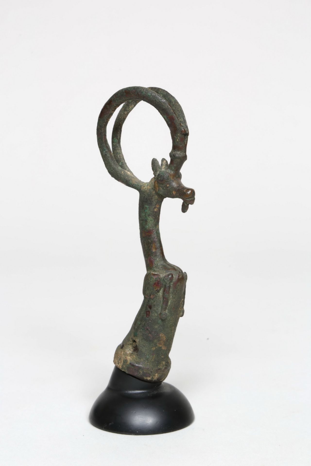 Luristan, bronze handle depicting a dear head, 1000-700 BC. - Image 2 of 3