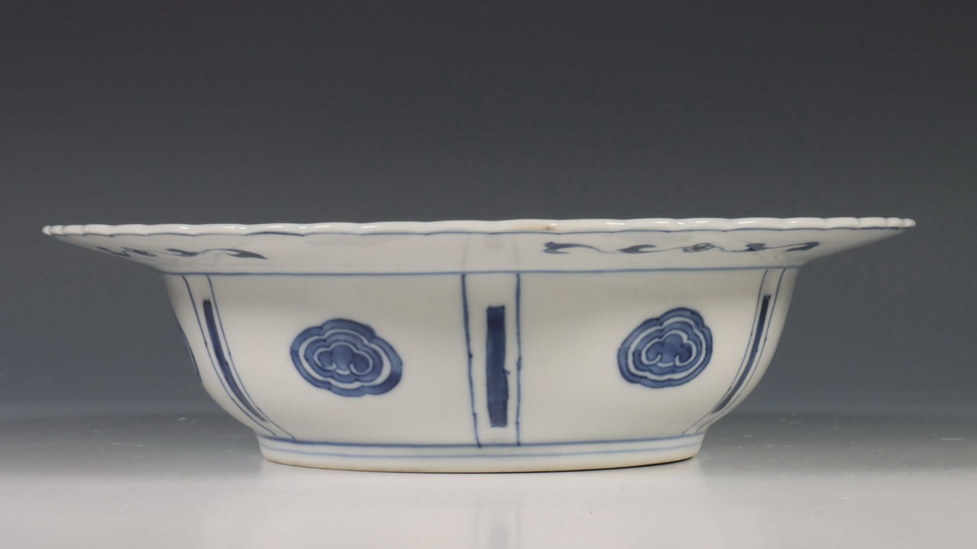 China, blauw-wit porseleinen kom, Kangxi periode (1662-1722), - Bild 4 aus 7