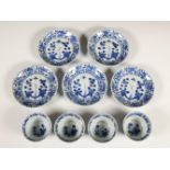 China, twee sets blauw-wit porseleinen theekommen en schotels, 18e eeuw,