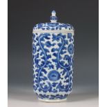 China, blauw-wit porseleinen hoge dekselpot, Kangxi periode (1662-1722),