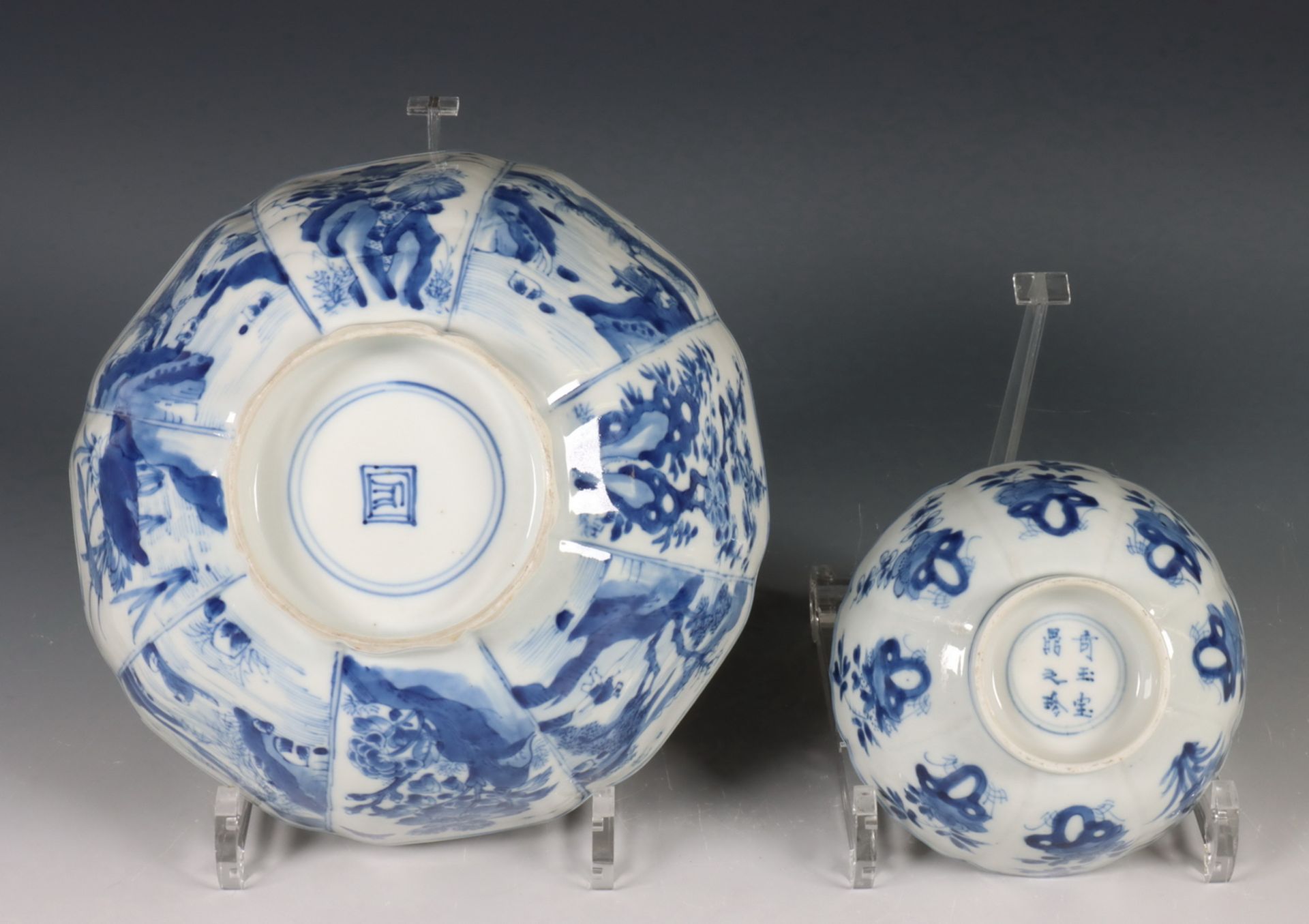 China, twee blauw-wit porseleinen kommen, Kangxi periode (1662-1722), - Image 2 of 10