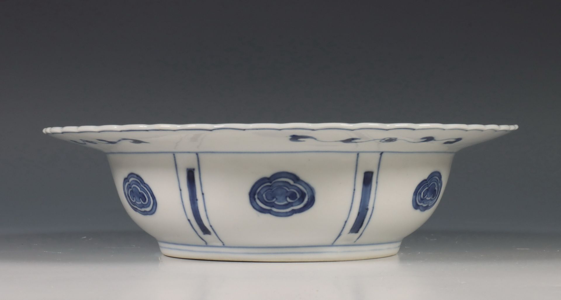 China, blauw-wit porseleinen kom, Kangxi periode (1662-1722), - Bild 5 aus 7