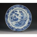 China, blauw-wit porseleinen schotel, Qianlong periode (1736-1795),