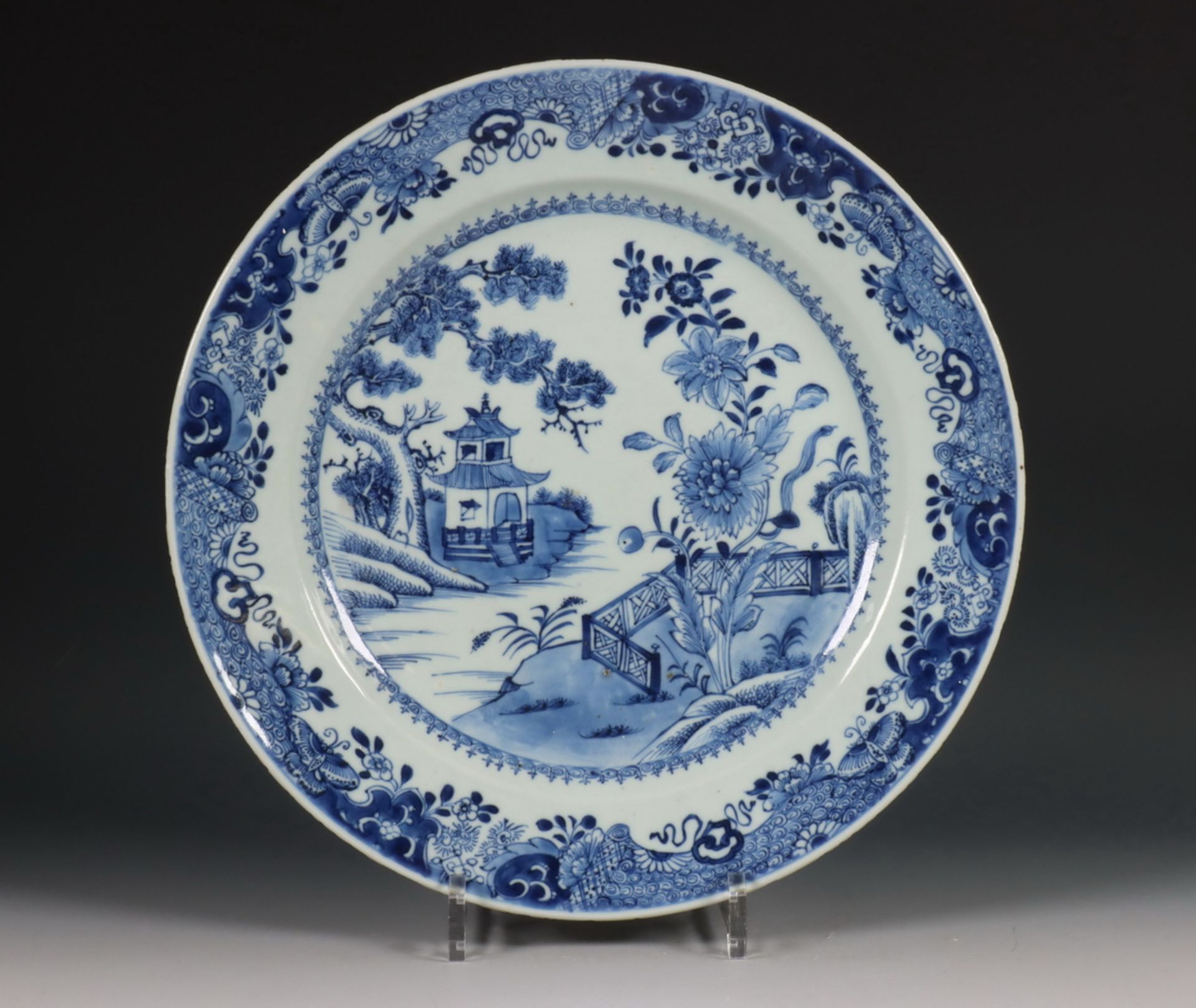 China, blauw-wit porseleinen schotel, Qianlong periode (1736-1795),