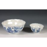 China, twee blauw-wit porseleinen kommen, Kangxi periode (1662-1722),