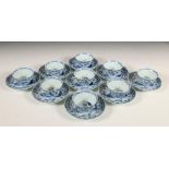 China, set van negen blauw-wit porseleinen theekoppen en schotels, Kangxi periode (1662-1722),