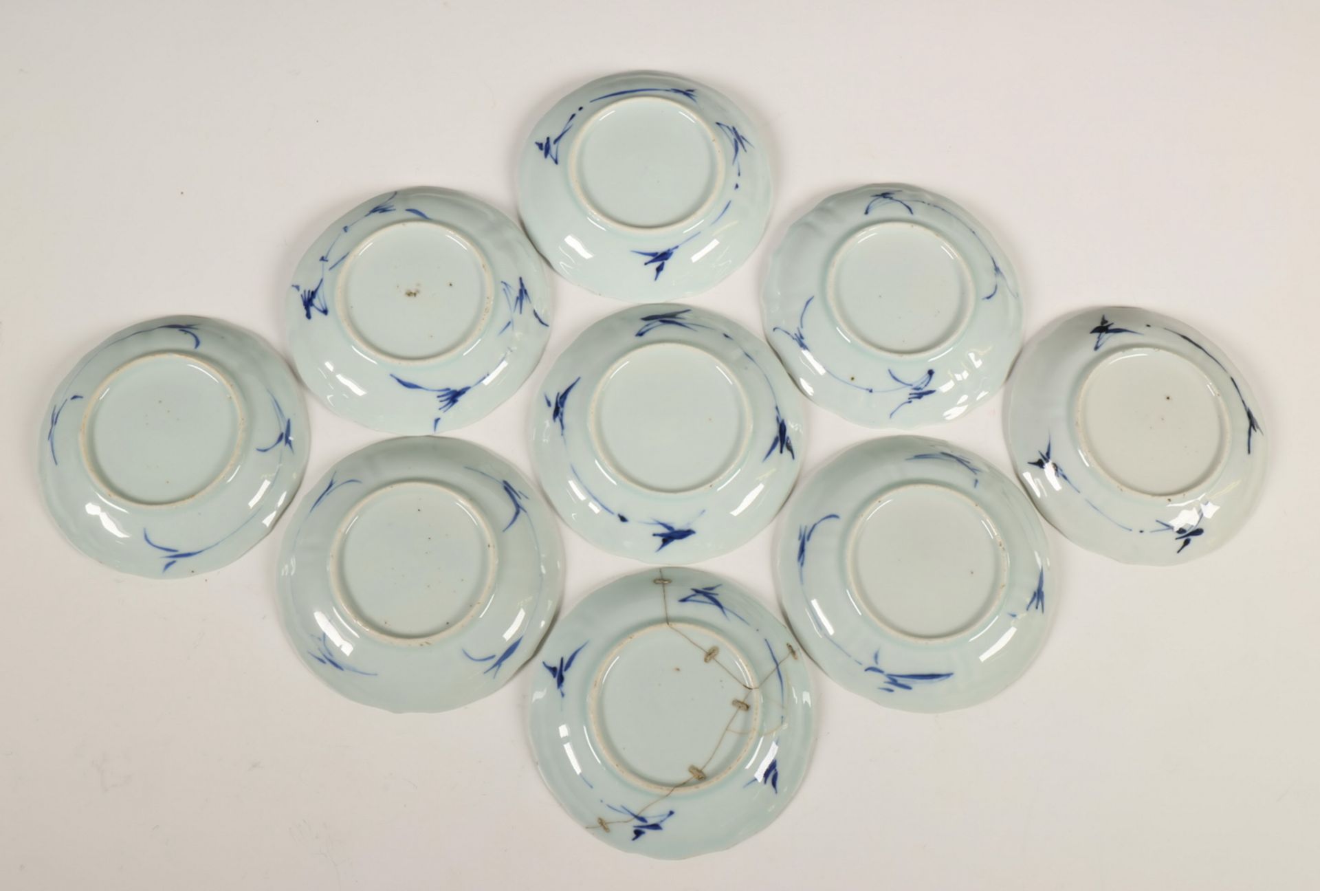 China, set van negen blauw-wit porseleinen theekoppen en schotels, Kangxi periode (1662-1722), - Image 3 of 5