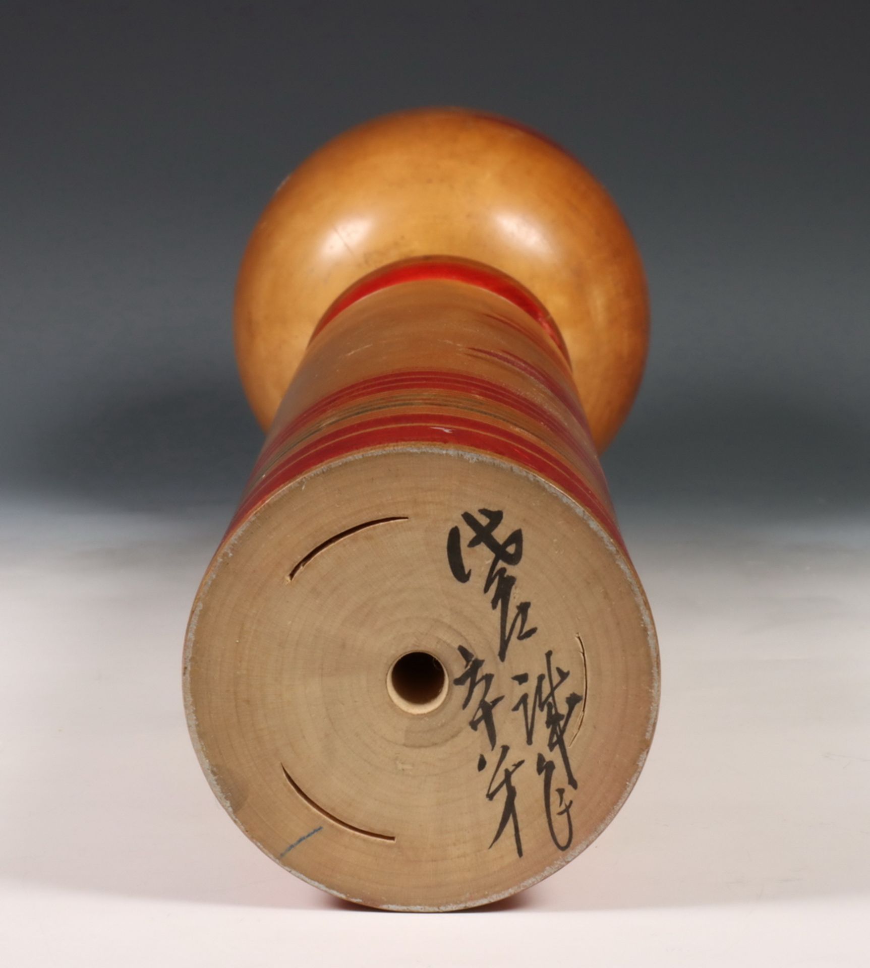 Japan, houten Kokeshi pop, tweede helft 20e eeuw, - Image 3 of 3