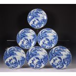 Japan, set van zes blauw-wit porseleinen borden, Meiji periode (1868-1912),