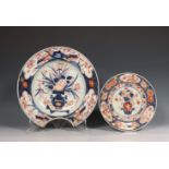 Japan, Imari porseleinen scheerbekken en bord, 18e eeuw,