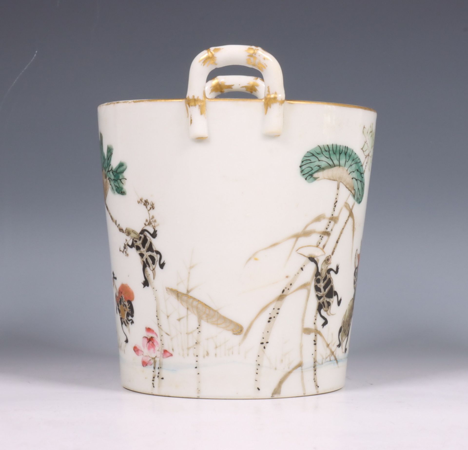 Japan, gekleurd porseleinen cachepot, Meiji periode (1868-1912), - Image 5 of 7