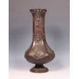 Japan, bronzen vaas, 20e eeuw,