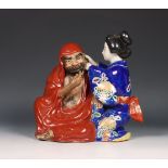Japan, aardewerken figurengroep van geisha met Durama, 20e eeuw,