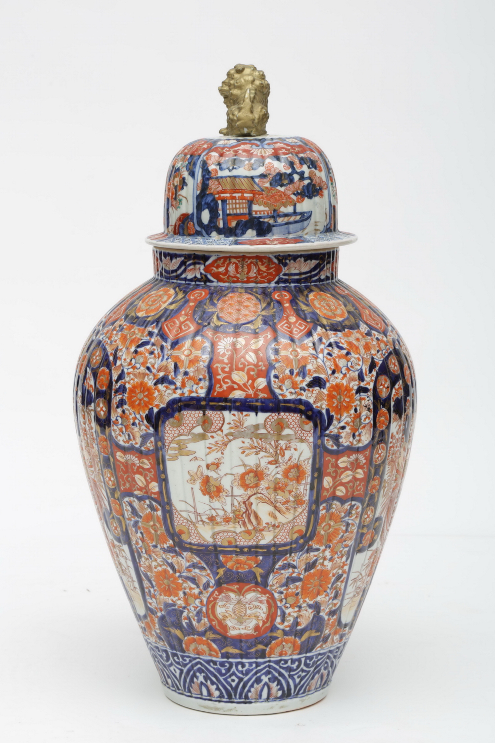 Japan, grote Imari porseleinen dekspelpot, Meiji periode (1868-1912), - Image 2 of 4