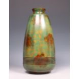 Japan, groen gepatineerd bronzen vaas, gesigneerd Takenaka Masaharu (1936),