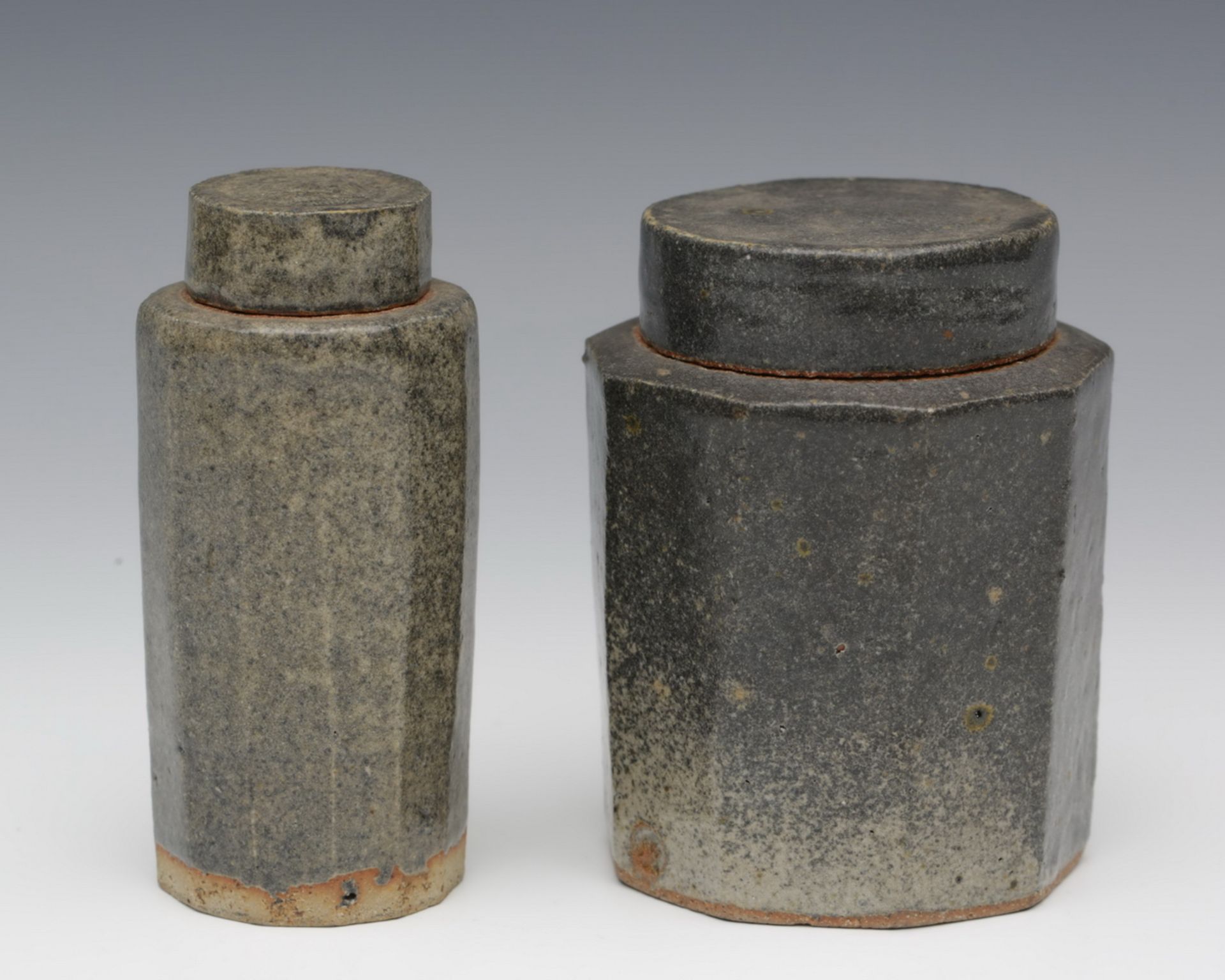 Johnny Rolf (1936), twee steengoed potten, 1964,