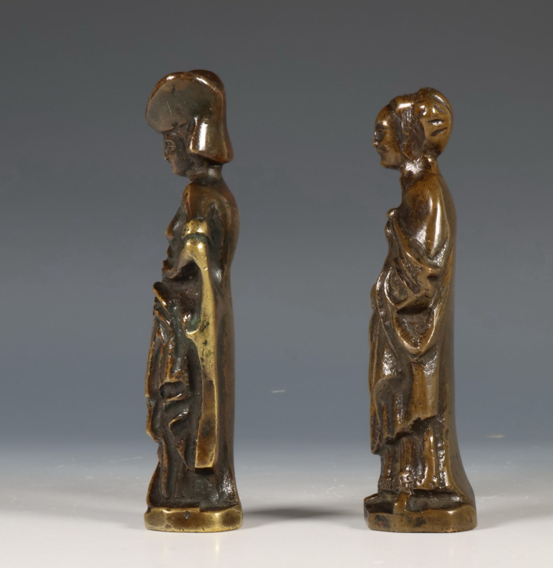 Paar bruin gepatineerd bronzen pleurantes in Middeleeuwse stijl, waarschijnlijk 18e eeuw - Image 2 of 5