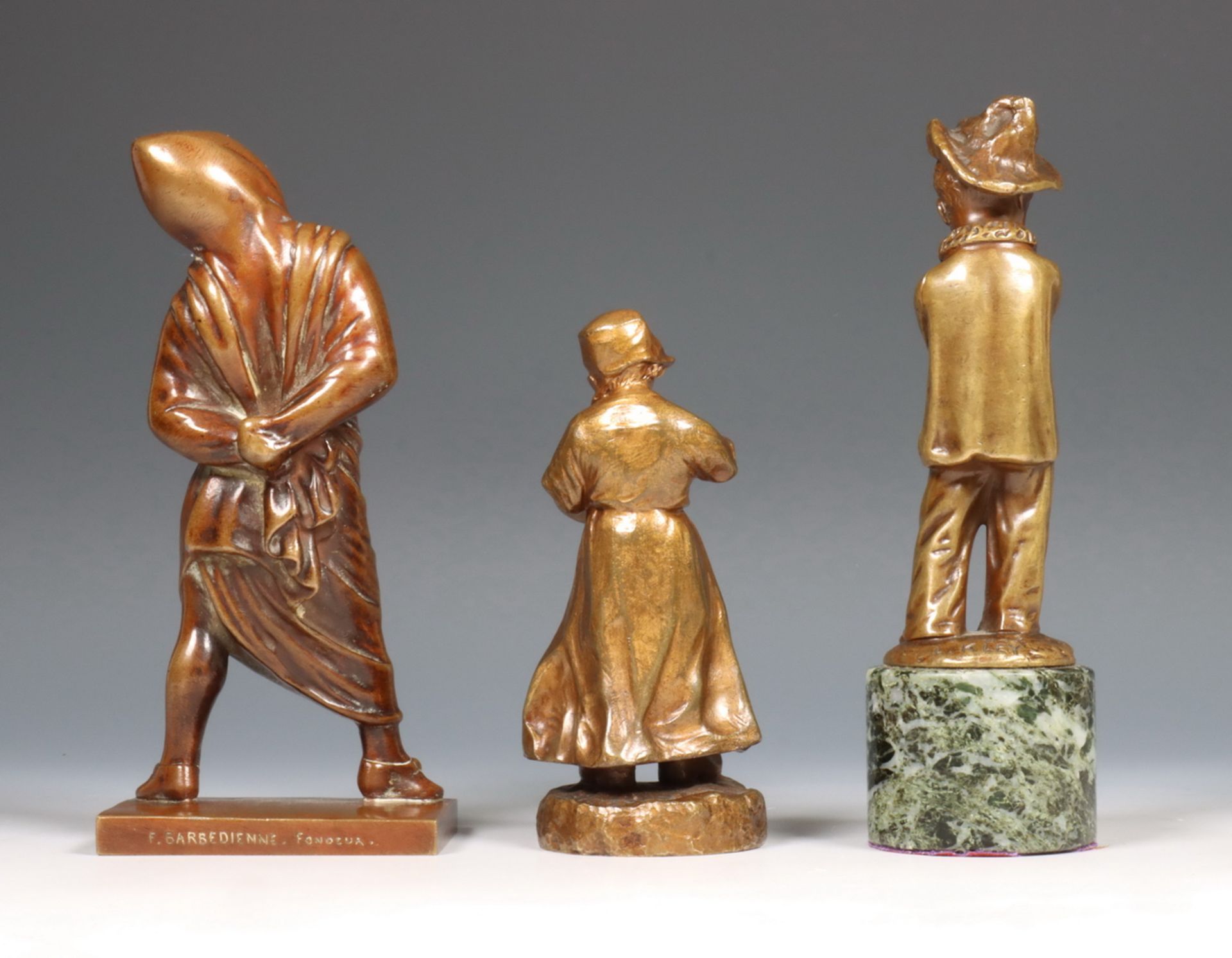 Drie lichtbruin gepatineerd bronzen sculpturen, 19e eeuw, - Image 4 of 7