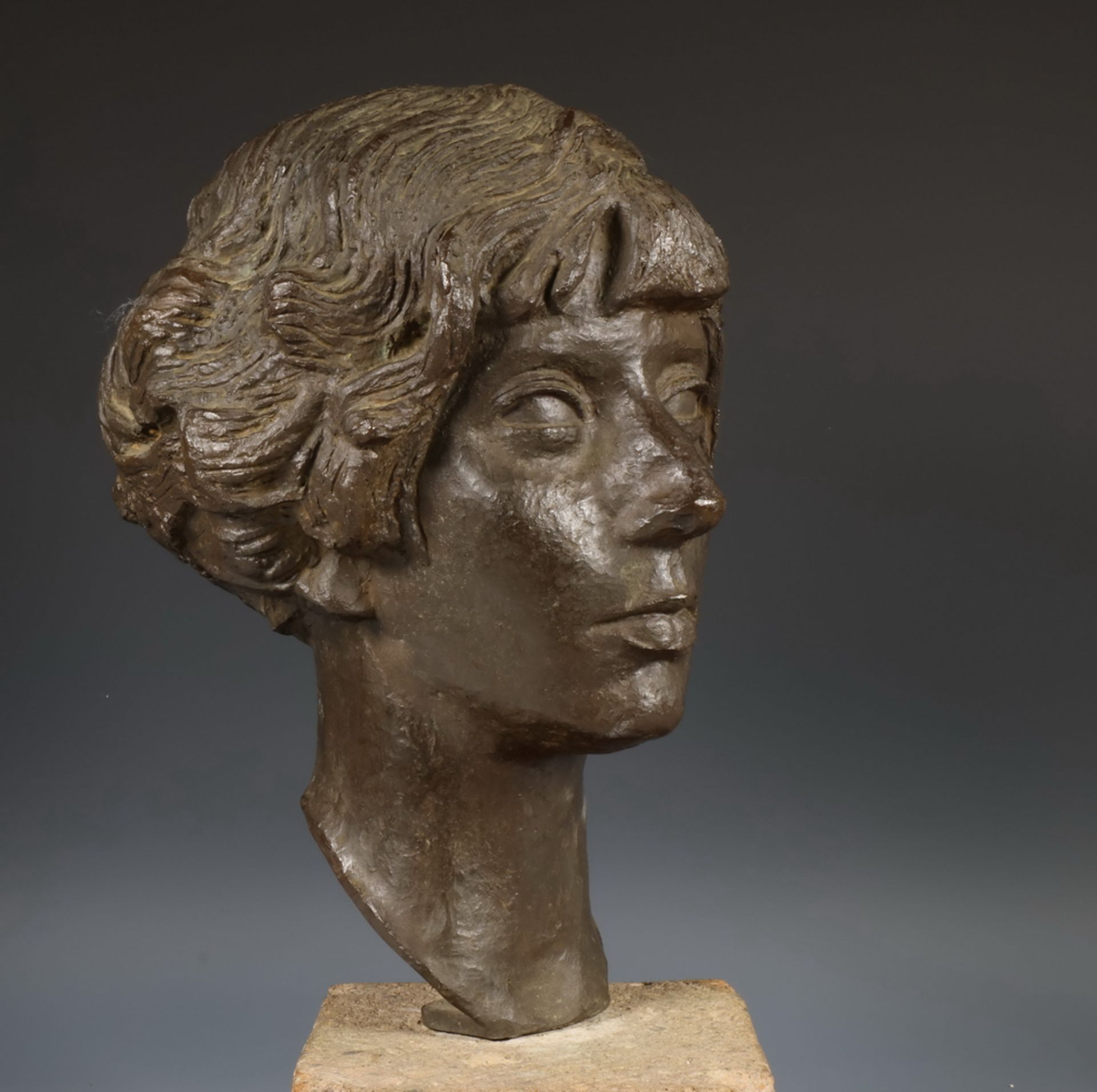 Albert Termote (1887-1978), bruin gepatineerde bronzen vrouwen buste, gedateerd 1926, - Bild 3 aus 4