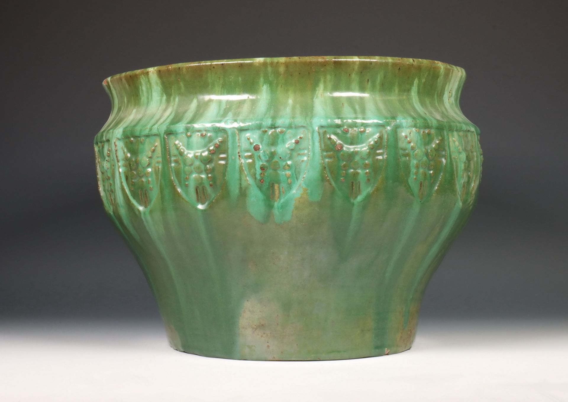 W. C. Brouwer (1877-1933), groen aardewerk cachepot, ca. 1910, - Image 3 of 7