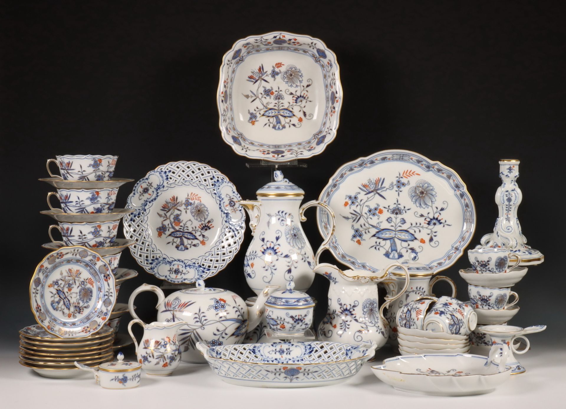 Meissen, uitgebreid ruim 6-persoons porseleinen thee-koffieservies, 1934-1945,