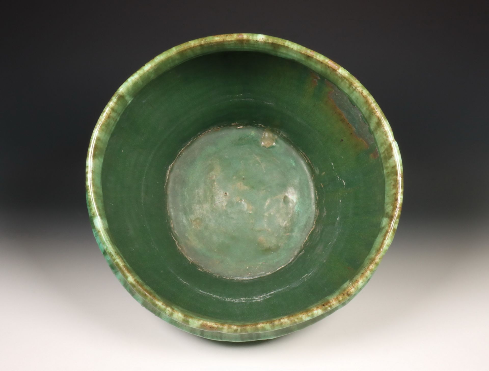 W. C. Brouwer (1877-1933), groen aardewerk cachepot, ca. 1910, - Image 6 of 7