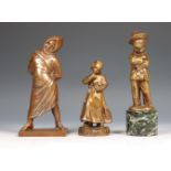 Drie lichtbruin gepatineerd bronzen sculpturen, 19e eeuw,
