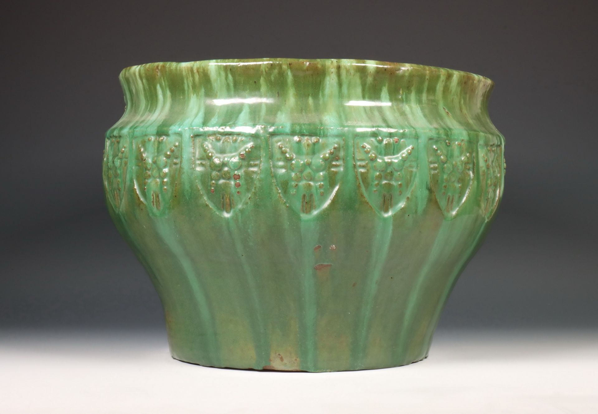 W. C. Brouwer (1877-1933), groen aardewerk cachepot, ca. 1910, - Image 5 of 7